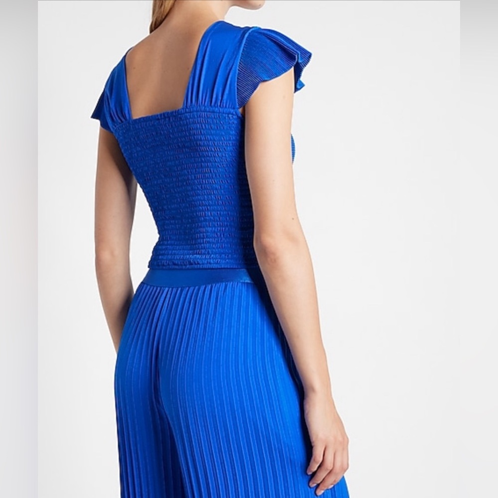 Express Pleated Flutter Sleeve Crop Top - Picture 4 of 4